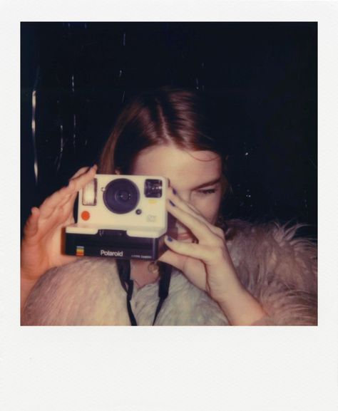 The Polaroid 600 colour film is perfect for capturing special moments and memories in an instant. This film is compatible with vintage Polaroid 600 cameras (not the modern i-Type) and produces high-quality, full-colour photos with a classic, retro look. Each individual pack contains 8 exposures, so you can snap away and share your photos with friends and family. Features: - Compatible with vintage Polaroid 600 cameras - Produces high-quality, full-colour photos - Classic, retro look - Each pack