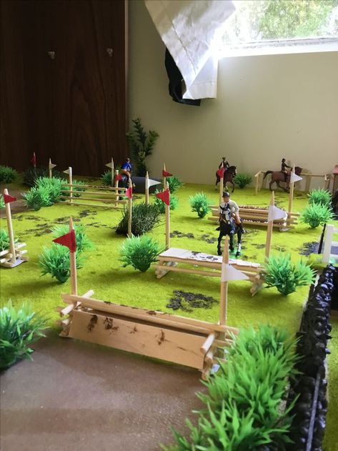 Schleich Diy Ideas How To Make, Schleich Set Up Ideas, Model Horse Diorama, Schleich Horses Diy Ideas, Diy Schleich Horse Barn, Schleich Diy Stables, Schleich Horses Stable Diy, Schleich Horses Diy, Horse Diy Crafts