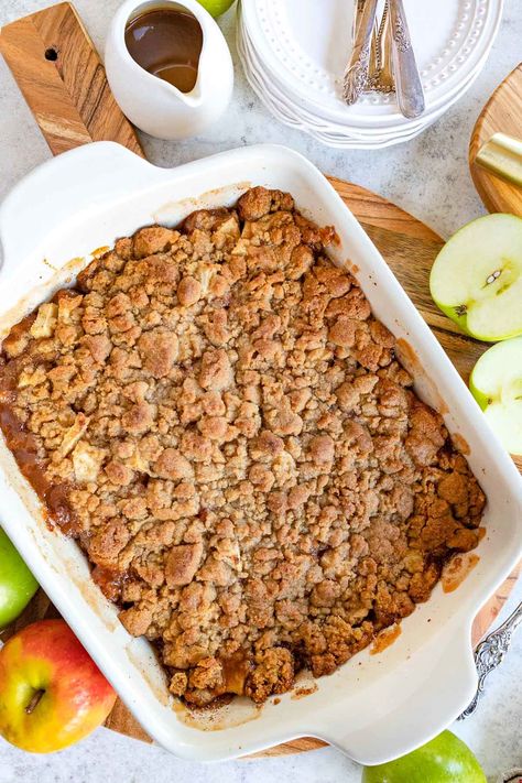 Apple Crumble Topping, Easy Apple Crumble, Best Apple Crisp Recipe, Best Apple Crisp, Easy Apple Crisp Recipe, Apple Crumble Recipe, Mom On Timeout, Caramelised Apples, Apple Recipes Easy