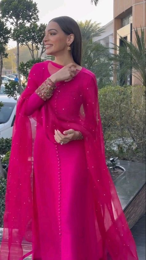 pink pakistani suit Organza Salwar Suit, Organza Salwar, Women Plus Size Outfits, Kurta Set With Dupatta, Plazzo Suit, Suit Indian, Sangeet Outfit, Rani Pink, Eid Party