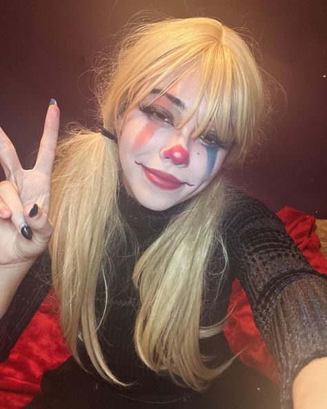 Clown Girl🥰🤡 #clown #clownmakeup #clowncore #clowngirl #clowns Girl Clown, Clown Girl, Straight Blonde Hair, Clown Makeup, Costume Inspo, Make Up Looks, Easy Hairstyles, Halloween Costume, Blonde Hair