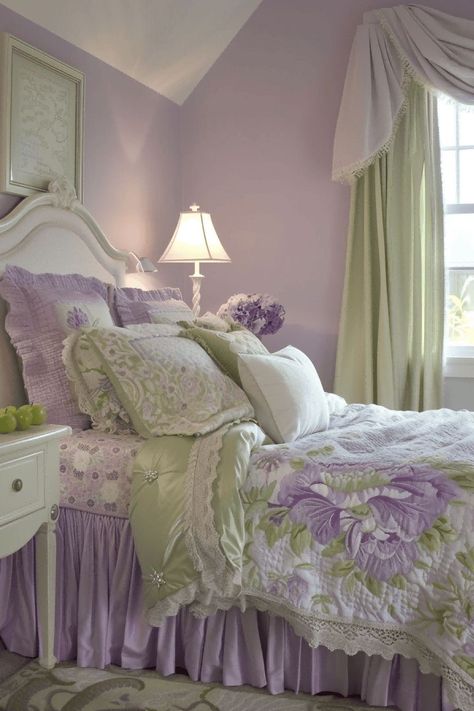 Girls Bedroom Green, Purple Bedroom Design, Country Bedroom Design, Lavender Bedroom, Girls Bedroom Decor Ideas, Shabby Bedroom, Bedroom On A Budget, Dream Bedroom Inspiration, Purple Home Decor