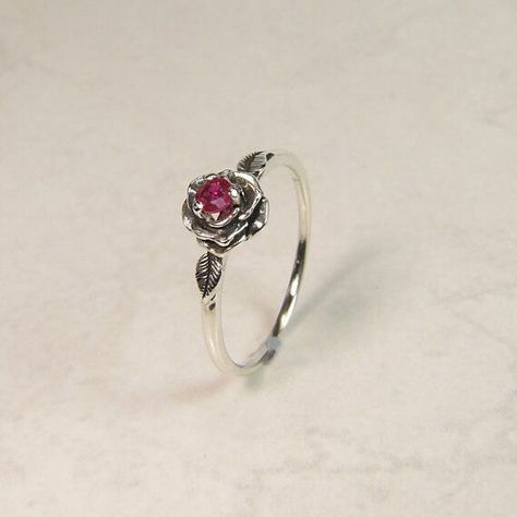 Ruby Ring Designs, Silver Ruby Ring, Pinterest Jewelry, Amethyst Ring Engagement, Petite Ring, Ruby Earrings, Diabolik, Ruby Jewelry, Diabolik Lovers