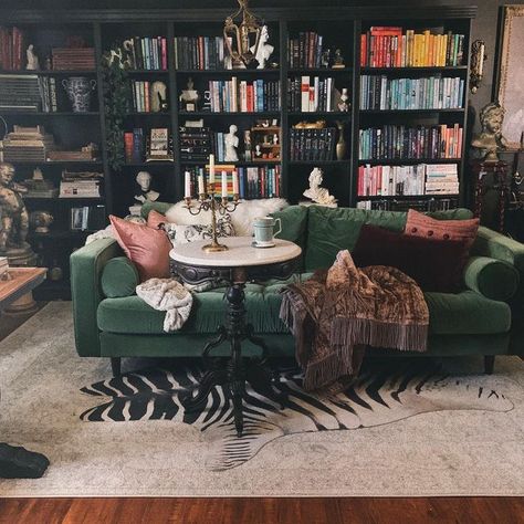 English Style Decor, Comfy Cozy Home, Apartment Makeover, Dark Home Decor, Home Library Design, Dark Home, Maximalism, House Room, Apartment Inspiration