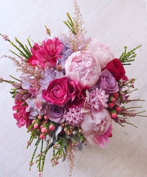 Wedding Party Flowers, Prom Flowers, Beautiful Bouquet Of Flowers, Pink Bouquet, Beautiful Flower Arrangements, Bride Bouquets, Bouquet Of Flowers, Flower Bouquet Wedding, Bridal Flowers