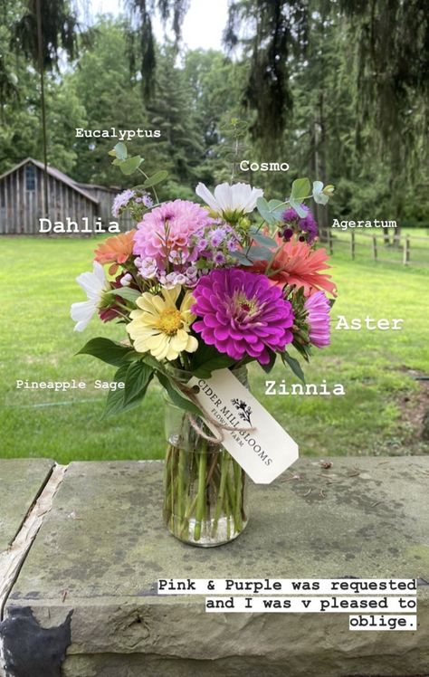 Farm Flower Bouquet, Cut Flower Bouquet Ideas, Cut Flower Farm, Flower Truck, Flower Business, Flower Farmer, Cut Flower Garden, Flower Stand, Fresh Flowers Arrangements