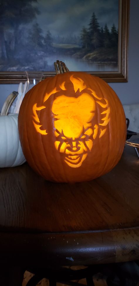 Pennywise Pumpkin Outer Banks Pumpkin Carving, Carving Pumpkins Scary, Pumkin Carving Pennywise, Horror Pumpkin Carving Ideas, Pumpkin Carving Ideas Creepy, Pumpkin Carving Pennywise, Pumpkin Carving Ideas Pennywise, Horror Characters Pumpkin Carving, Pumpkin Carving Horror