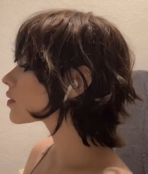 Shaggy Mullet Haircut, Short Hair Side Profile, Short Fairy Haircuts, Short Hair Long Side Bangs, Shaggy French Bob With Bangs, Scene Haircuts Short, Alt Short Haircut, Short Layered Hair Women, Short Layered