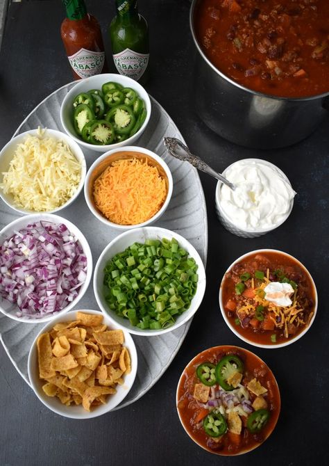 Chili Board, Chili Bar Party, Spicy Turkey Chili, Chili Party, Bonfire Birthday, Soup Bar, Spicy Turkey, Chili Bar, Nacho Bar