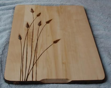 Wood Etching, Tre Kunst, Wood Burning Tips, Pyrography Designs, Wood Burn Designs, Pyrography Patterns, Wood Platter, Woodburning Projects, Wood Burning Crafts