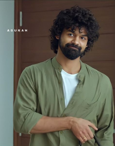 Pranav Mohanlal Hridayam, Pranav Mohanlal, South Actors, Bus Games, Beard Style, My Love Song, Instagram Photo Frame, Movie Pic