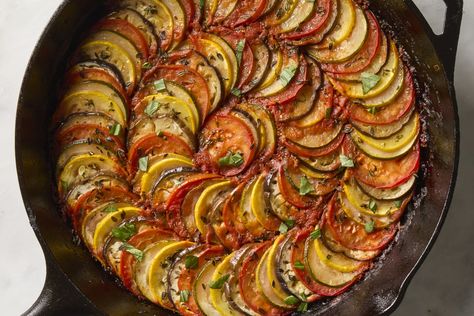 And it’s actually way easier to make than it looks. How To Make Ratatouille, Ratatouille Recipe, French Recipe, Cherry Tomato Pasta, Salmon Potato, Lunch Appetizers, Lasagna Pasta, Rice Ingredients, Food History