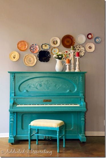 Another pinner - the color that I recommended for the piano was Teal Bayou from Behr, but I'm not 100% sure if that's what Cassandra ended up using. Piano Makeover, Blue Piano, Piano Painting, Painted Piano, Painted Pianos, Old Pianos, Piano Room, Plate Wall Decor, Piano Man