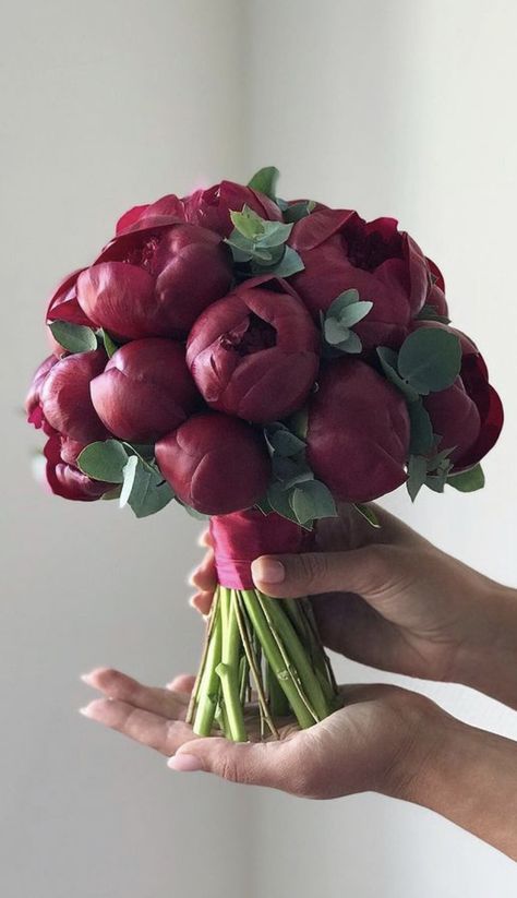 Dyosa Queen G Red Flower Bouquet, Unique Wedding Bouquet, Bridal Bouquet Peonies, Peony Bouquet Wedding, Red Bouquet Wedding, Blush Wedding Flowers, Red Bouquet, Beautiful Wedding Flowers, Peony Wedding