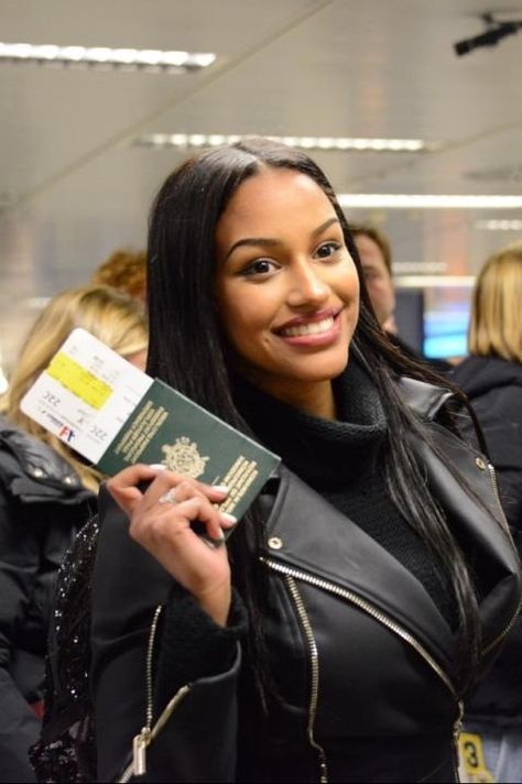 2014 Black Woman Aesthetic, Fanny Neguesha, Brunette Aesthetic, Black Ponytail Hairstyles, Soft Life, Gym Clothes Women, Black Femininity, Hair Cover, Model Face