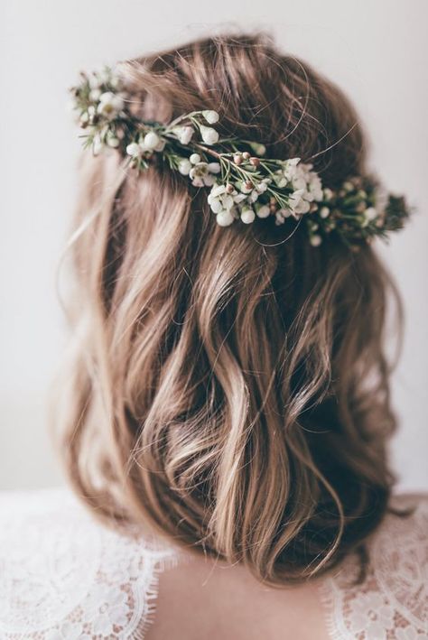 Wreath Simple Flower Crown, Hair Brunette, Bridal Flower Crown, Simple Hair, Fishtail Braid, Hair Flowers, Bridal Separates, Flower Crown Wedding, Floral Headpiece