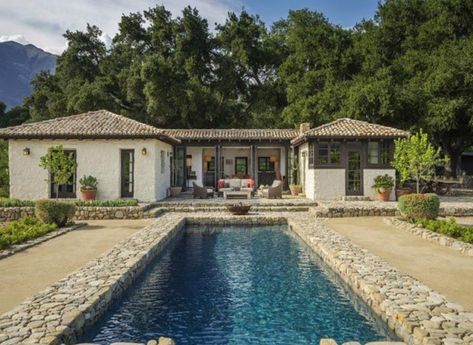 Style Hacienda, Boho Glam Home, Ranch Living, Spanish Revival Home, Spanish Hacienda, Hacienda Style Homes, Resort Lifestyle, Best Modern House Design, Mediterranean Home Decor