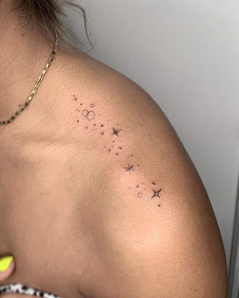 Star Mother Daughter Tattoos, Motherhood Tattoos Simple, Dainty Mom Tattoos, Small Galaxy Tattoo Simple, Tiny Tattoo For Mom, Tattoos Of Children Ideas, Tatoos To Represent Your Children, Mom Appreciation Tattoo, Small Tattoos Representing Children