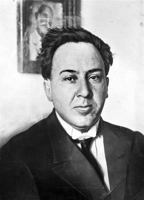 Antonio Machado, uno de los poetas más queridos de España Antonio Machado, Writing Retreat, Poetry Writing, Culture Club, Writing Poetry, Abraham Lincoln, Poetry, Historical Figures