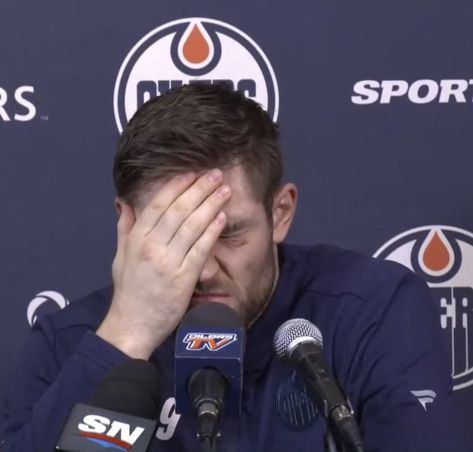 Nhl Reaction Pics, Funny Nhl Pictures, Hockey Reaction Pics, Nhl Funny, Erik Karlsson, Leon Draisaitl, Devils Advocate, Trevor Zegras, Discord Ideas