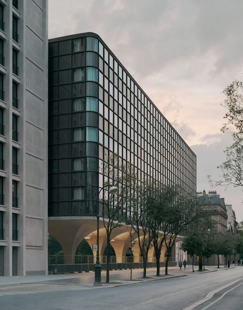 David Chipperfield converts Parisian office into ​​Morland Mixité Capitale David Chipperfield Architecture, Chipperfield Architecture, Parisian Office, Paris Buildings, David Chipperfield Architects, David Chipperfield, Olafur Eliasson, Rooftop Garden, Mixed Use