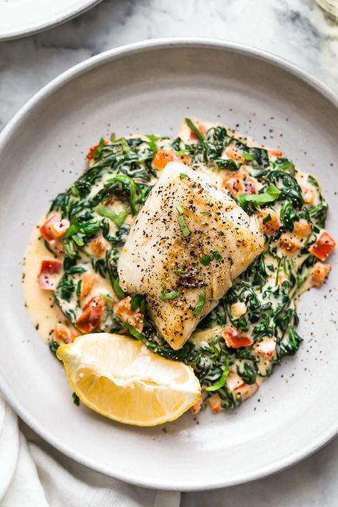 This easy Fish Florentine recipe, made with a pan seared firm white fish served on a creamy bed of spinach feels like something you would order out in a fancy restaurant! Fish Florentine, Florentine Recipe, Frozen Fish Fillets, Florentines Recipe, Best Fish Recipes, One Pot Dinners, Fish Dinner, Slim Fast, White Fish