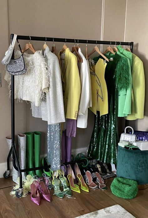 Wardrobe Stylist Aesthetic, Fashion Buyer Aesthetic, Stylist Aesthetic, Jenna Rink, Fashion Showroom, White Closet, Luxury Lifestyle Fashion, Clothing Displays, Wardrobe Room