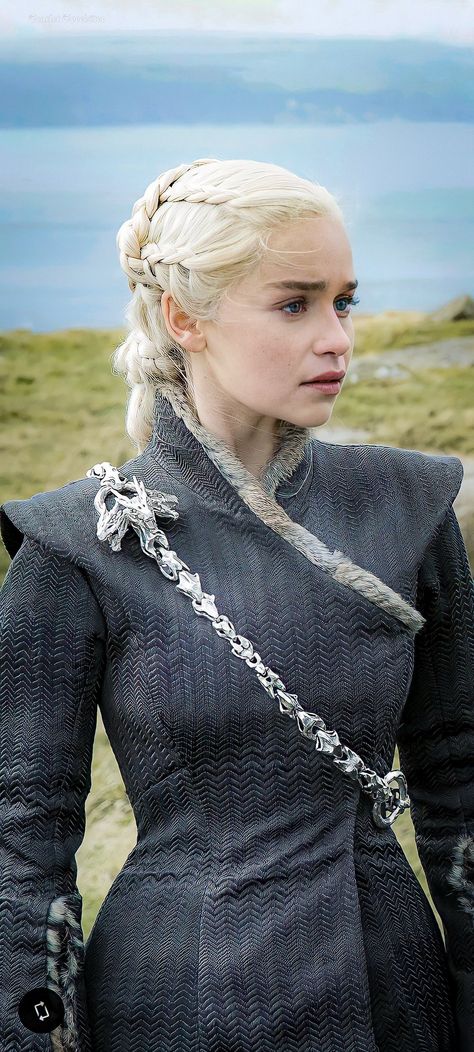 Danarys Targaryen, Game Of Thrones Queen, Daenerys Targaryen Dress, Game Of Thrones Khaleesi, Emilia Clarke Daenerys Targaryen, Tony And Pepper, Daenerys Stormborn, Game Of Thrones Poster, Game Of Thrones Costumes