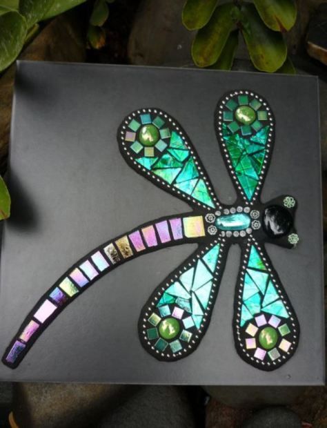 Art Displays with CDs Diy Mosaic Garden, Cd Mosaic, Art Cd, Mosaic Rocks, Art Pierre, Mosaic Animals, Mosaic Garden Art, Mosaic Art Projects, Mosaic Madness