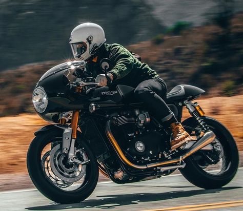 Triumph Cafe Racer, Triumph Bikes, Мотоциклы Cafe Racers, Cafe Racer Girl, Triumph Thruxton, Cafe Racer Style, Cafe Racing, Bicycle Storage, Cb 750