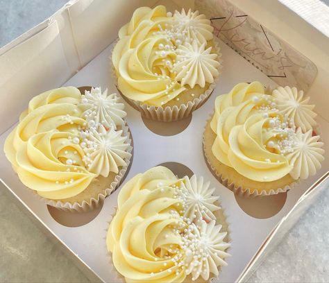 Pastel Yellow Cupcakes, Kingdom Business, Yellow Cupcakes, Icing Ideas, Beautiful Cake Designs, Cupcake Cake Designs, 65th Anniversary, Baby Shower Brunch, Cupcake Designs