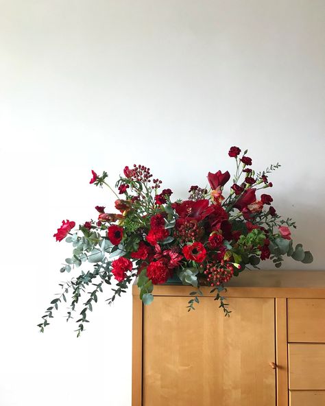 Ruby Red Floral Arrangements, Red Rose Arrangements Floral Design, Red Flower Arrangements Table, Red Rose Floral Arrangements, Red Floral Centerpieces, Red Floral Arrangements, Red Flower Arrangements, Holiday Floral Arrangements, Winter Floral Arrangements