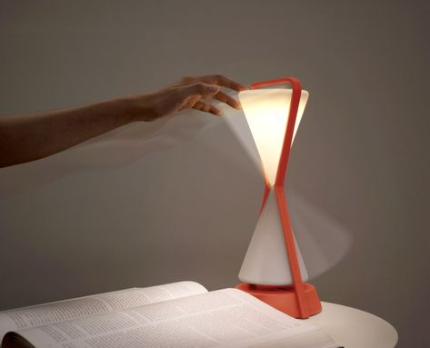 Hourglass-shaped table lamp helps you keep track of time using ambient-light! | Yanko Design Interactive Lighting Design, Interactive Lighting, Creative Table, The Time Machine, Sparks Joy, Task Lamps, Hourglass Shape, Yanko Design, Portable Lamps