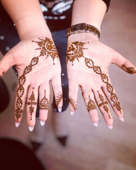 Mehendi Simple, Arabic Mehendi, Cute Henna Designs, Floral Henna, Cute Henna, Floral Henna Designs, Basic Mehndi, Henna Tattoo Designs Simple, Mehndi Designs Front Hand