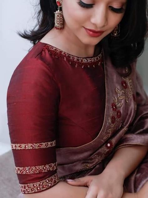 Maroon Blouse Designs, Chudi Designs, Uttam Kumar, Sarees For Girls, Saree Blouse Neck Designs, Maroon Blouse, Set Saree, New Blouse Designs, Silk Saree Blouse Designs