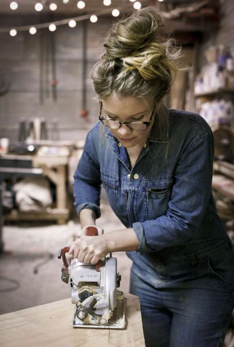 imagery no. 6 Woman Woodworker, Female Woodworker, Handy Woman, Carpenter Work, Environmental Portraits, Sipping Coffee, Wood Worker, Creative Company, Teds Woodworking