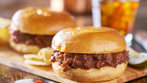 Easy-Venison-Sloppy-Joes (Sloppy Doe’s) Venison Sloppy Joes, Classic Sloppy Joe Recipe, Hamburger Dinners, Moose Recipes, Sloppy Joes Sandwich, Sloppy Joe Recipe, Lemon Pie Recipe, Ground Beef Casserole Recipes, Easy Mashed Potatoes