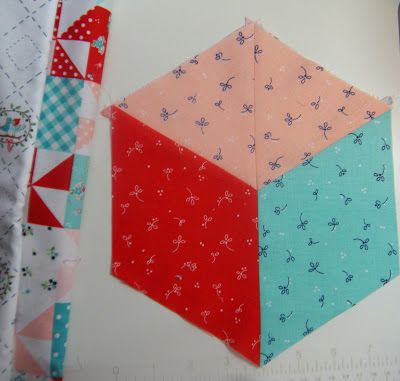 Life in the Scrapatch: Easy Tumbling Blocks ~ Free Tutorial Quilt Basics, Tumbling Blocks Pattern, Tumbling Blocks Quilt, Free Quilt Tutorials, Tumbling Blocks, Black And White Quilts, Quilt Block Patterns Free, Beginner Quilt Patterns, Patchwork Quilt Patterns