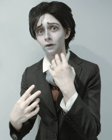 goldengorecosplay as Victor Van Dort from Corpse Bride - Epic Cosplay Blog Victor Van Dort, Victor Corpse Bride, Corpse Bride Makeup, Corpse Bride Costume, Dead Bride, Different Shades Of Black, Victor Frankenstein, Halloween Queen, Epic Cosplay