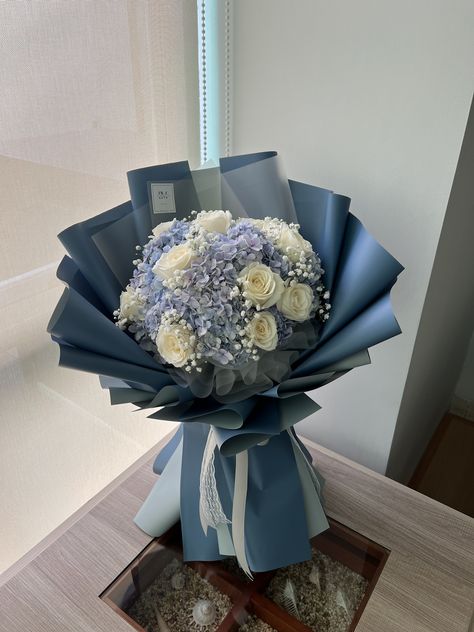 Unique Bridal Bouquets Ideas, Graduation Flowers Bouquet, Graduation Flower Bouquet, Bridal Bouquet Ideas, Man Bouquet, Bouquets Ideas, Unique Bridal Bouquets, Wedding Bouquet Ideas, Blue Flowers Bouquet