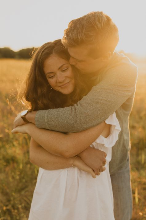 Couple Poses Professional, Happy Couples Photography, March Couple Photoshoot, Couple Poses For Awkward Couples, Golden Hour Field Photoshoot Couple, Field Photoshoot Poses Couple, Bench Photoshoot Couple, Golden Hour Fall Couple Photos, Nice Couple Photos