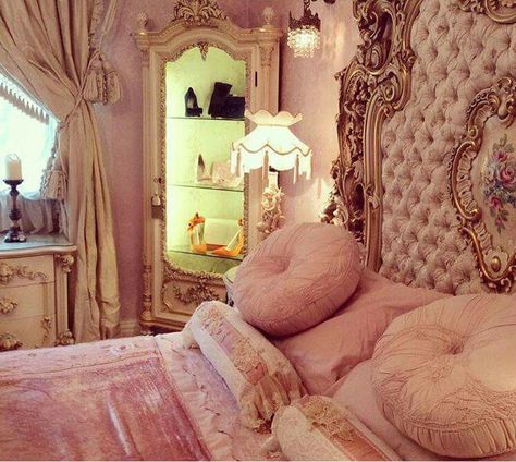 Circle Pillows, Pink Princess Room, Bedroom Style Ideas, Modern Sofa Design, Styling Bedroom, Luxury Sofa Set, Colors Bedroom, Idea Bedroom, Bedroom Furniture Set