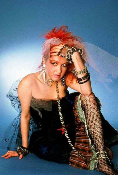 Cyndi Lauper in another photoshoot Cindy Lauper 80's, 80s Fashion Icons, Gwendolyn Christie, Double Denim Looks, Pretty Redhead, Bright Outfits, Hit Girls, Fashion 80s, Cyndi Lauper