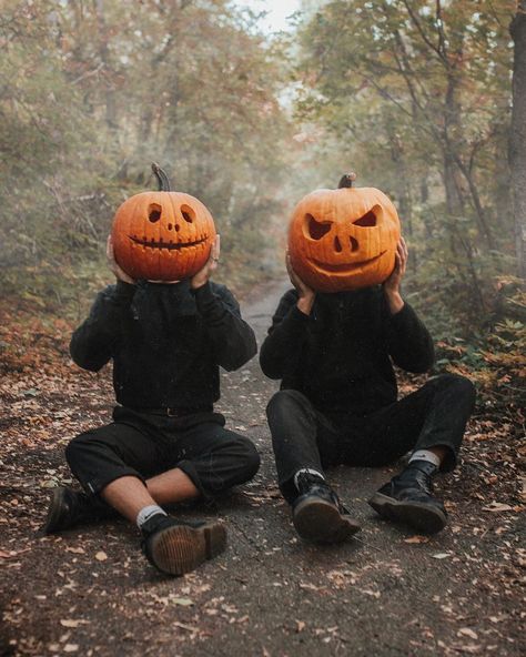 Spooky Halloween Pictures, Pumpkin Heads, Pumpkin Pictures, Lantern Head, Halloween Photography, Halloween Photoshoot, Pumpkin Head, Halloween Photos, Mini Session