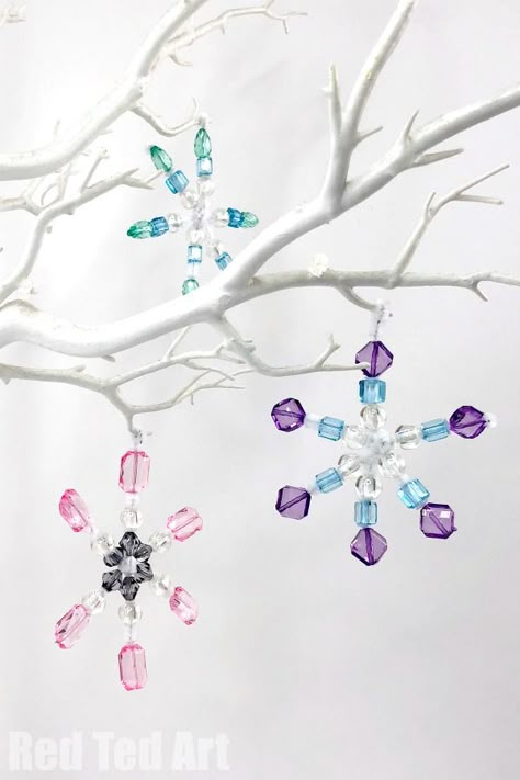 Snowflake Ornaments Diy, How To Make Snowflakes, Red Ted Art, Snowflake Craft, Easy Christmas Ornaments, Diy Pipe, Beaded Snowflakes, Winter Crafts For Kids, Snowflake Decorations