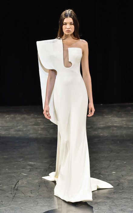 Robes Glamour, Paris Haute Couture, Stephane Rolland, White Gown, Haute Couture Dresses, Futuristic Fashion, Fashion Project, Ball Gowns Prom, Looks Style