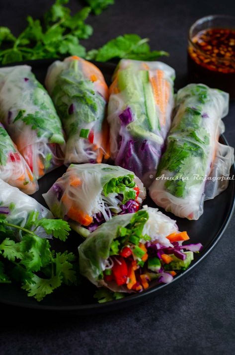 Vegan Rice Paper Rolls, Vietnamese Rice Paper Rolls, Summer Rolls Recipe, Rice Wrappers, Rice Paper Recipes, Rice Paper Wraps, Light Summer Meals, Rice Paper Rolls, Vegan Rice