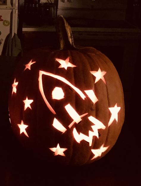 Rocket Pumpkin Carving, Buzz Lightyear Pumpkin Carving, Magic Pumpkin Carving, Astronaut Pumpkin Carving, Space Themed Pumpkin, Space Themed Pumpkin Carving, Pumpkin Carving Ideas Alien, Outer Space Pumpkin Carving, Science Pumpkin Carving