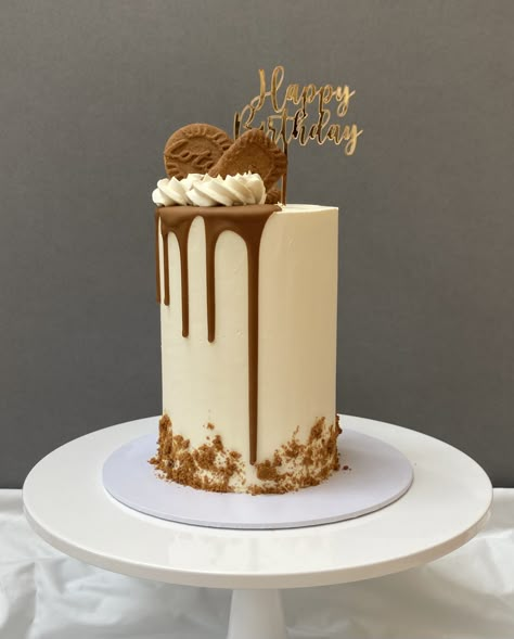 Biscoff Celebration Cake, Biscoff Birthday Cake Decoration, Lotus Cake Biscoff, Birthday Cake Biscoff, Lotus Biscoff Birthday Cake, Biscoff Drip Cake, Biscoff Birthday Cake Ideas, Mini Layer Cakes Birthday, Biscoff Cake Design