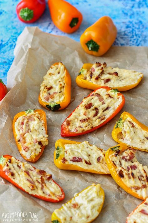 Sweet Pepper Poppers on the baking tray Holiday Hourdourves, Poppers In The Oven, Stuffed Appetizers, Sweet Pepper Poppers, Pepper Poppers, Baked Peppers, Poppers Recipe, Sweet Pepper, Party Poppers